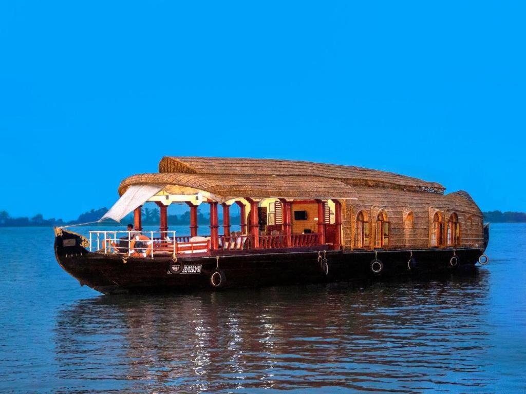 Hotel Aqua Castle Houseboat - By Aqua Jumbo Houseboats Alappuzha Esterno foto