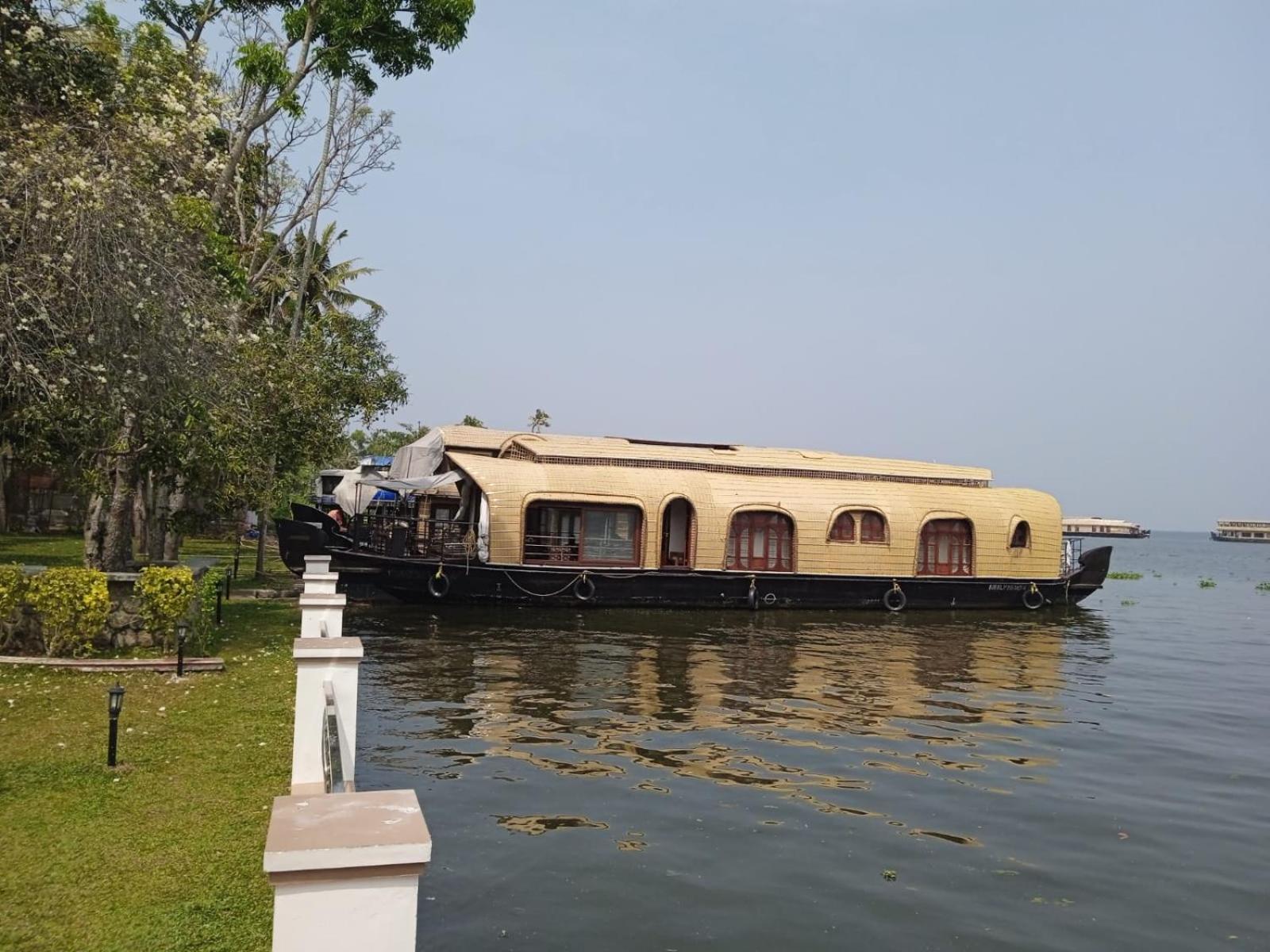 Hotel Aqua Castle Houseboat - By Aqua Jumbo Houseboats Alappuzha Esterno foto
