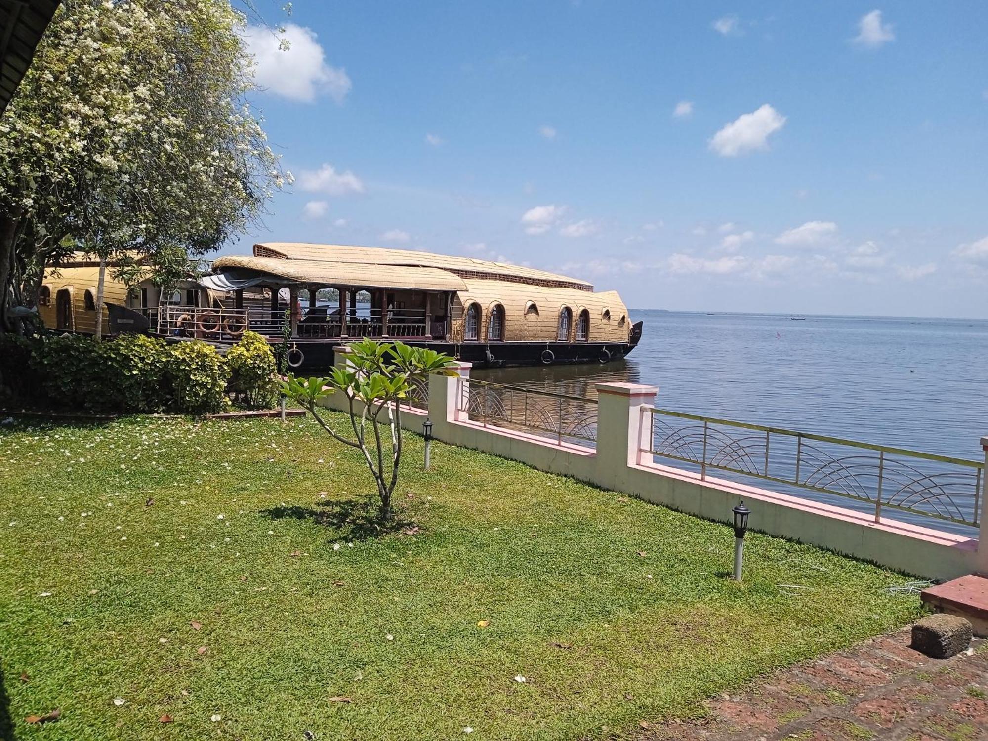 Hotel Aqua Castle Houseboat - By Aqua Jumbo Houseboats Alappuzha Esterno foto