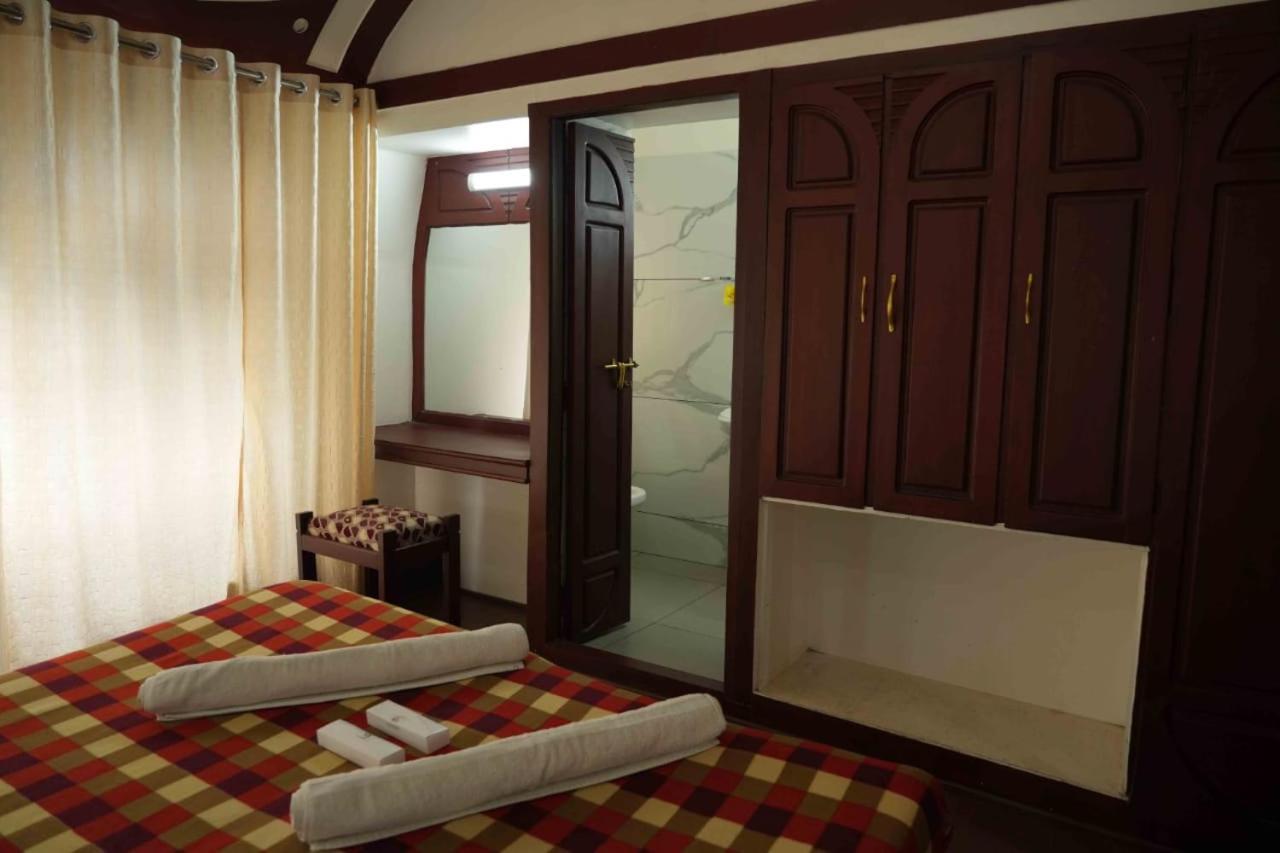 Hotel Aqua Castle Houseboat - By Aqua Jumbo Houseboats Alappuzha Esterno foto