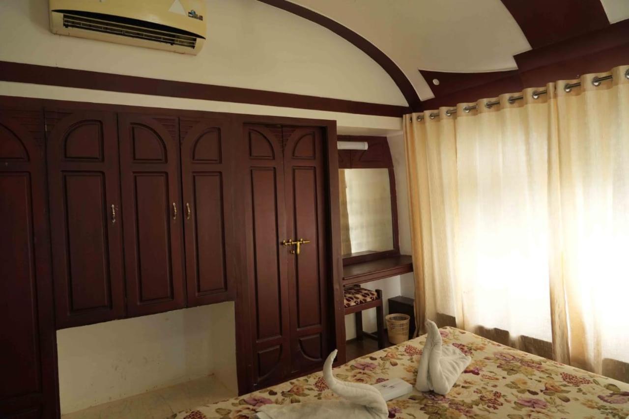 Hotel Aqua Castle Houseboat - By Aqua Jumbo Houseboats Alappuzha Esterno foto